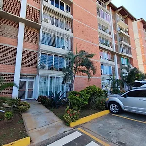 apartamento-frente-al-aeropuerto-de-maiquetia.allhotelsincaracas.com/